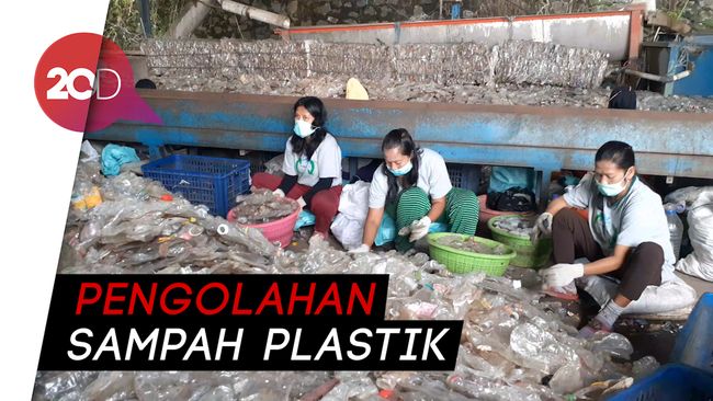 Melihat Proses  Daur  Ulang  Sampah Plastik  Jadi Botol  Kemasan