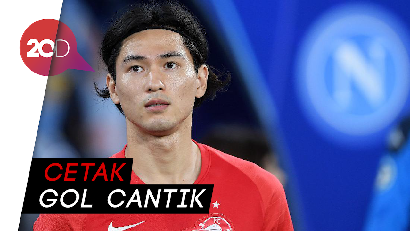 Aksi dan Gol Takumi Minamino saat Melawan Liverpool
