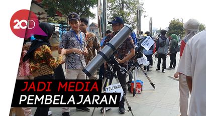 Antusiasme Warga Nikmati Gerhana Matahari Cincin di Planetarium Jakarta