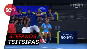 Petenis Ini Ngamuk Pukul Papan Iklan, Sang Ibu Ngomel