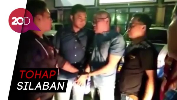 Pengendara Mobil yang Ajak Duel Polisi Ditangkap!