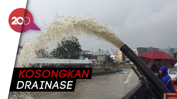 Antisipasi Banjir Kampung Pulo, Dinas SDA DKI Kosongkan Drainase