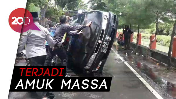 Sedan Dibakar Massa Usai Tabrak Lari, Pengemudi Babak Belur