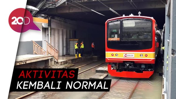 Banjir Surut, KRL Bisa Melintas di Stasiun Sudirman