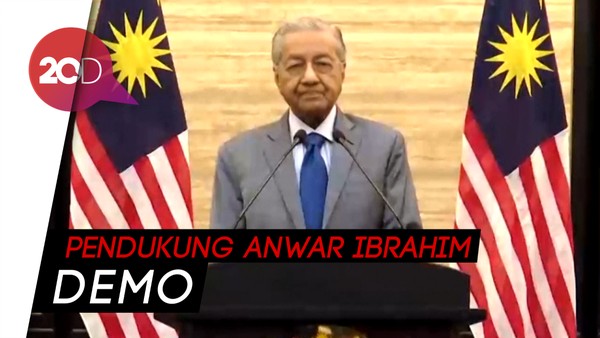 Mahathir Bertahan di Tengah Gejolak Politik Malaysia
