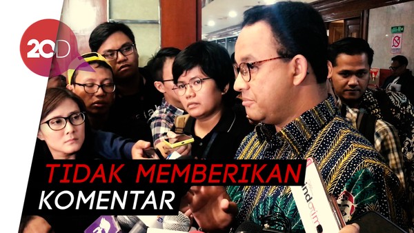 Ditanya soal Pansus Banjir, Anies Melengos Hindari Wartawan