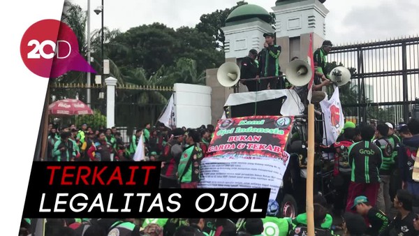 Massa Ojol Demo Lantaran Kecewa Dengan Omongan Anggota DPR