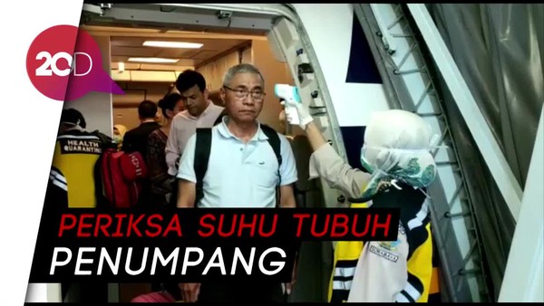 Penumpang dari Singapura-Malaysia Diperiksa Thermo Gun di Juanda