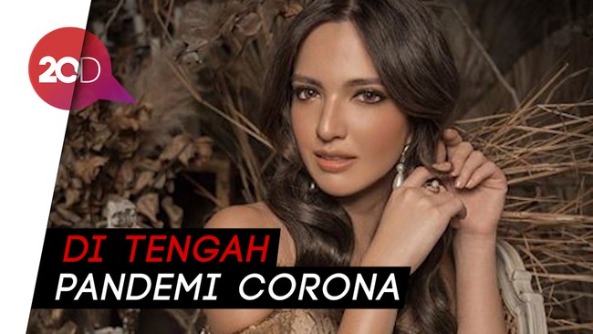 Foto Glamor Nia Ramadhani Bikin Netizen Salfok