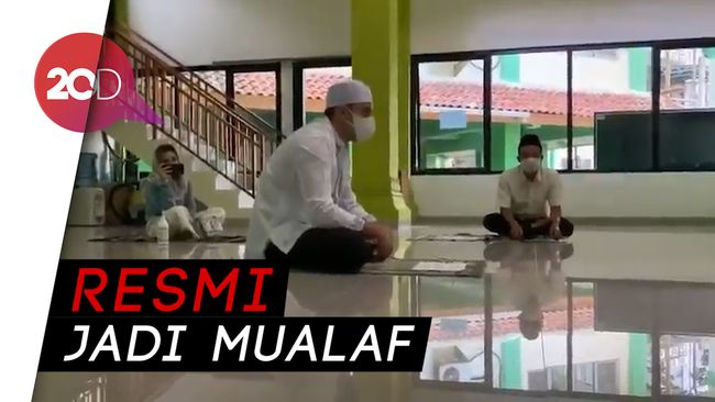 Momen Pacar Bule Cita Citata Ucapkan Kalimat Syahadat