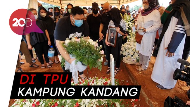 Ivan Gunawan Antar Jenazah Ayahanda ke Peristirahatan Terakhir