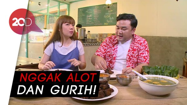 Bikin Laper: Perpaduan Nasi Uduk Daun Pisang dengan Babat Goreng
