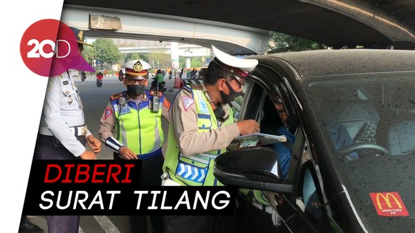 Langgar Ganjil-Genap, Sejumlah Pengemudi Ditilang di Tomang 