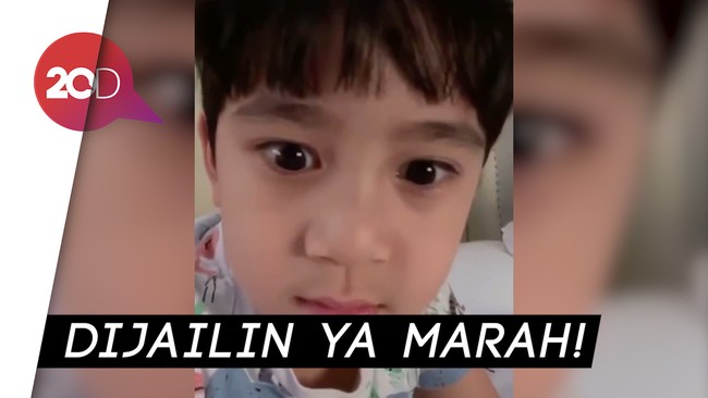 Viral Ekspresi Rafathar Marah Kena Prank Raffi-Gigi