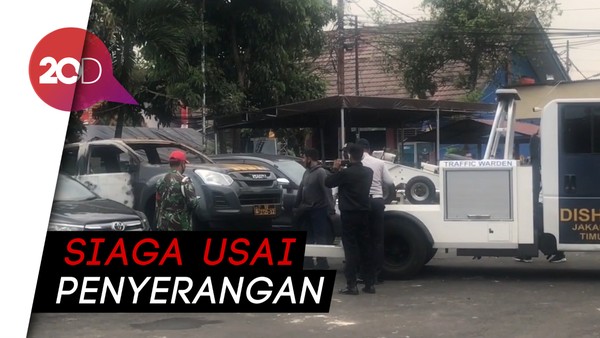 Personel TNI Siaga di Lokasi Penyerangan Polsek Ciracas