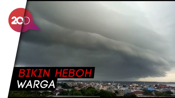 Penampakan Awan Tsunami di Langit Parepare