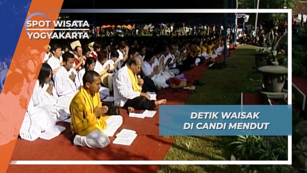 Prosesi Waisak di Candi Mendut Magelang