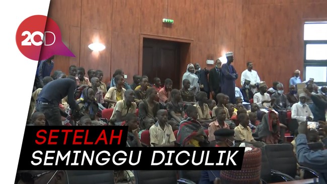 300 Siswa Korban Penculikan Boko Haram Rayakan Kebebasan