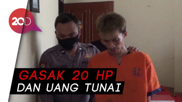Duh! Maling Ini Ketiduran di Atap Konter HP Karena Kelelahan