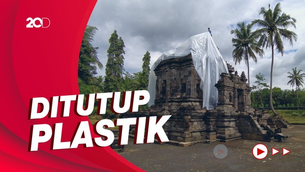 Proses Penutupan Candi Ngawen dari Abu Gunung Merapi