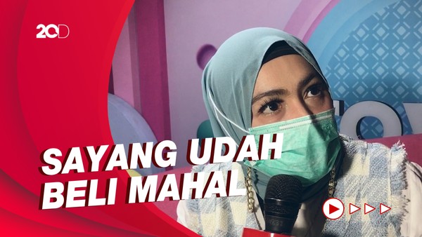 Astrid Ngamuk saat Uya Kuya Beli Ikan Cupang Seharga Rp 12 Juta