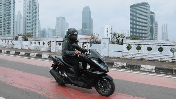 Jajal PCX 160 di Jalanan Jakarta