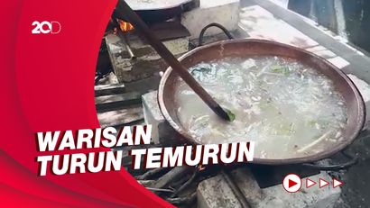 Ramadhan Tiba, Bubur Suro Kembali Disajikan di Masjid Astana Sunan Bonang