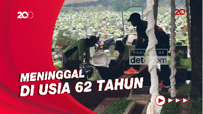 Ketegaran Dian Sastro-Suami Antar Adiguna Sutowo ke Rumah Terakhir