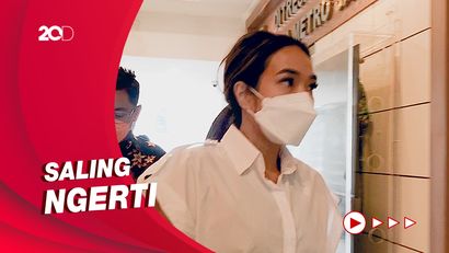 Ambil Job Bareng Gading, Gisella Anastasia Minta Izin ke Wijin