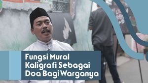 Seorang RW Mendoakan Warganya Melalui Mural Kaligrafi di Gang