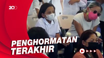 Prosesi Pemakaman Raditya Oloan, Joanna Terlihat Tegar 