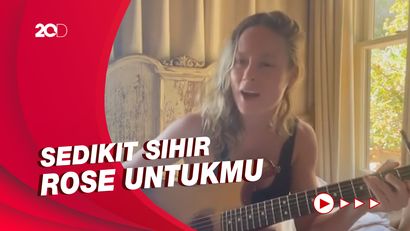 Brie Larson Captain Marvel Nyanyikan Lagu Rose BLACKPINK