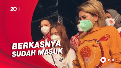 Nikita Mirzani Dampingi Korban Pinjol Buat Laporan ke Polisi