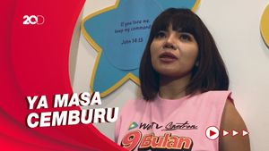 Aksi Dinar Candy Berbikini di Pinggir Jalan Bisa Berujung 10 Tahun ...
