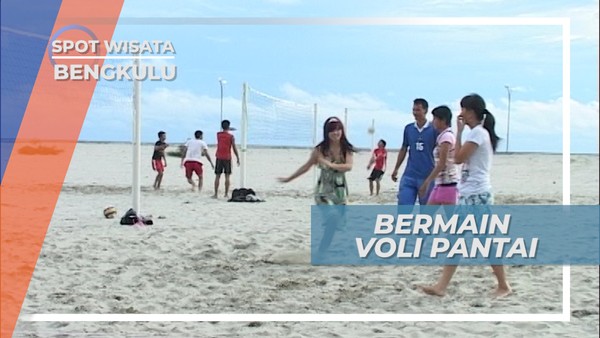 Adu Tangkas Bermain Voli di Pantai Panjang Bengkulu