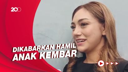 Ibunda Hamil Lagi di Usia 50 Tahun, Ini Respons Celine Evangelista
