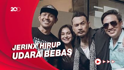 Momen Jerinx Peluk Mesra Istri Usai Bebas dari Penjara