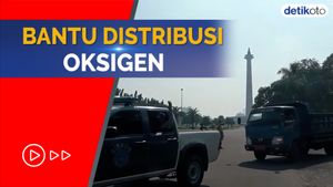 Minggir! Kasih Jalan untuk Truk-truk Pengangkut Tabung Oksigen Ini 