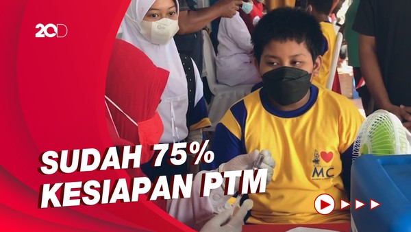 Jelang PTM di Makassar, Pemerintah Vaksinasi 10 Ribu Pelajar
