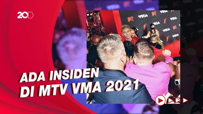 Machine Gun Kelly Ribut dengan Conor McGregor di MTV VMA 2021