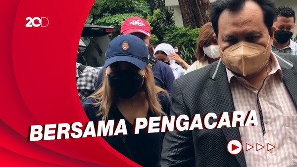 Ayu Ting Ting Tiba di Polda Metro Jaya untuk Pemeriksaan Lanjutan