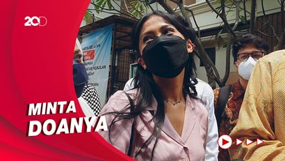 Hadiri Sidang Perdana, Tyna Kanna Ogah Banyak Berkomentar