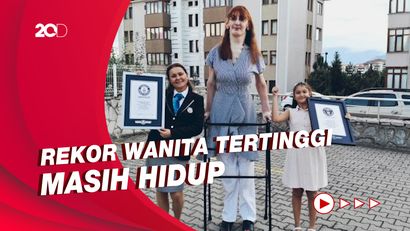 Wow! Wanita Asal Turki Ini Tingginya 215,16 cm