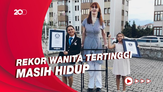 Wow! Wanita Asal Turki Ini Tingginya 215,16 cm