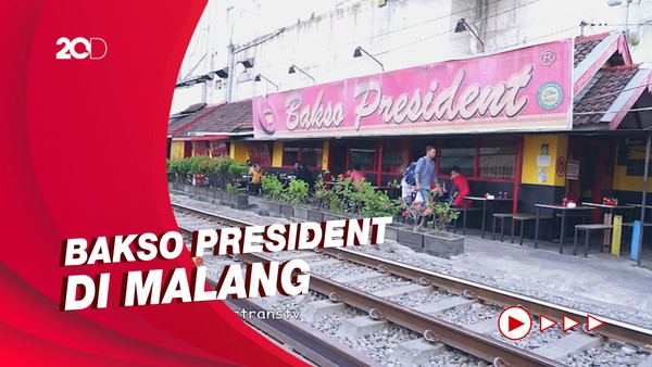 Bikin Laper: Ngeri-ngeri Sedap, Makan Bakso di Pinggir Rel