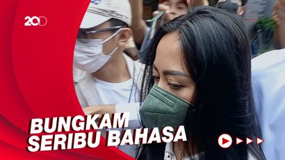 Ekspresi Rachel Vennya Saat Tiba di Polda Metro Jaya