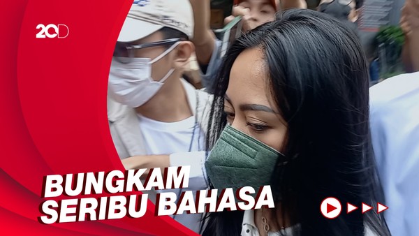Ekspresi Rachel Vennya Saat Tiba di Polda Metro Jaya