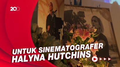 Lilin Penghormatan untuk Korban Penembakan Alec Baldwin