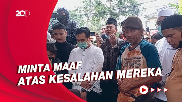 Tangis Mertua Pecah saat Beri Pesan di Pemakaman Vanessa Angel 