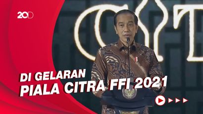 Momen Jokowi Kukuhkan Gelar Pahlawan Nasional untuk Usmar Ismail